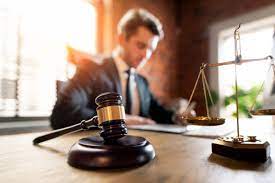 Quel est le rôle d’un avocat en droit pénal?